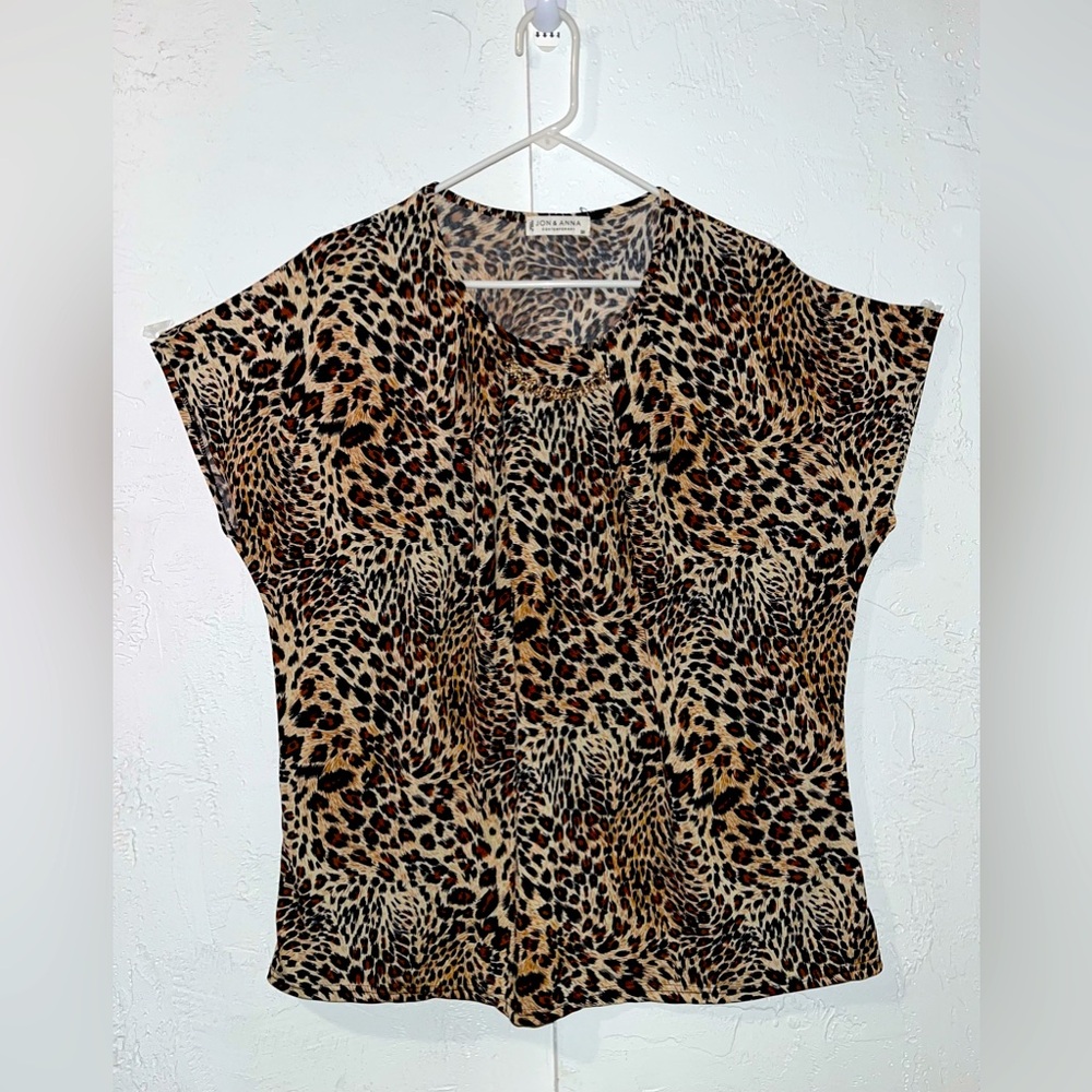 Jon & Anna Contemporary Top